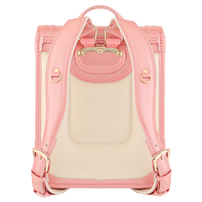 体にフィットするS字形の肩ベルト