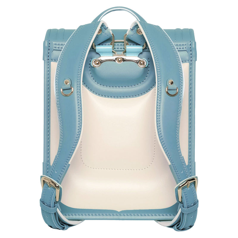 体にフィットするS字形の肩ベルト