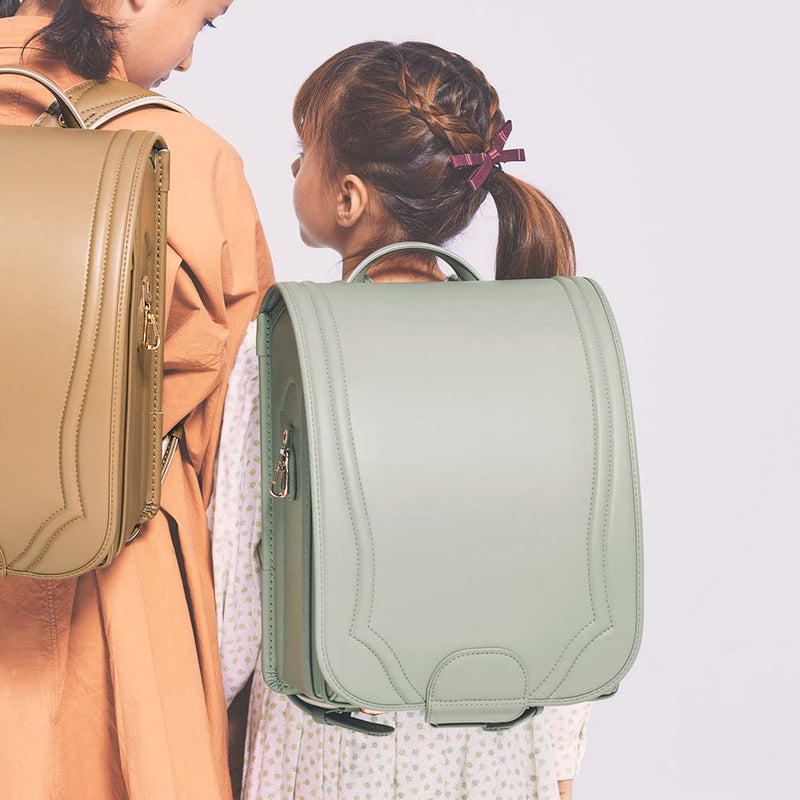 妖精の羽のように透き通る軽やかなグリーンで、幻想的で可憐な雰囲気に