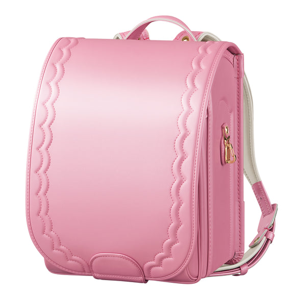 パールのように輝く素材で、キュートなスタイルに。<br>モデル:127cm