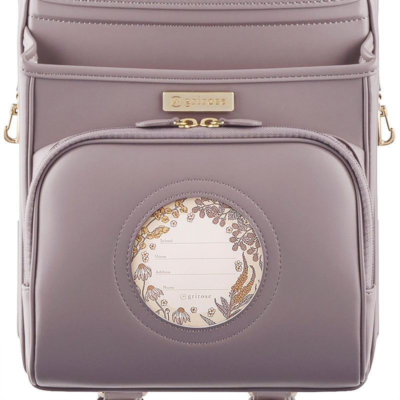 草花がのぞく、おしゃれな円形の窓