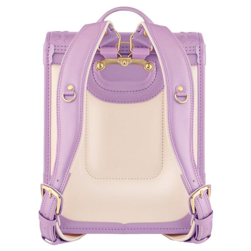 体にフィットするS字型の肩ベルト