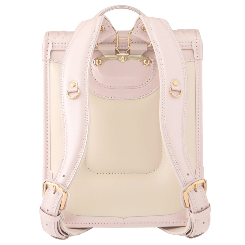 体にフィットするS字型の肩ベルト