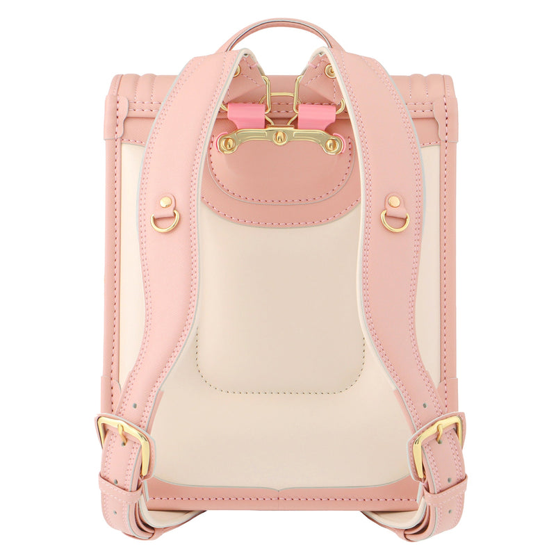 体にフィットするS字型の肩ベルト