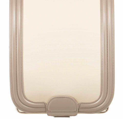 バイカラーが目を惹く、都会的なデザイン